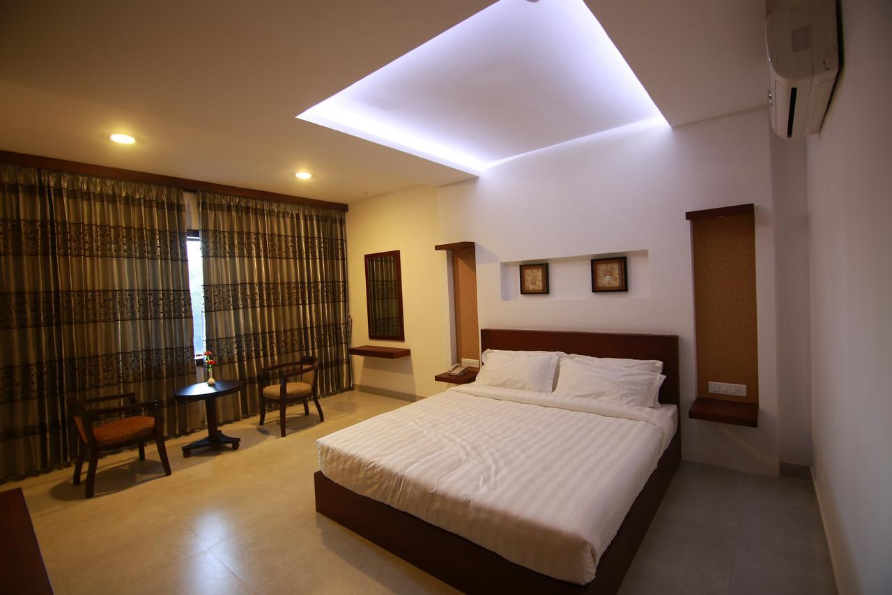Rouba Residency Hotel Ponnāni Buitenkant foto