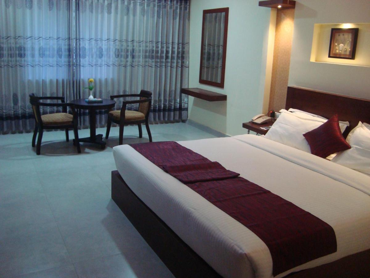 Rouba Residency Hotel Ponnāni Buitenkant foto