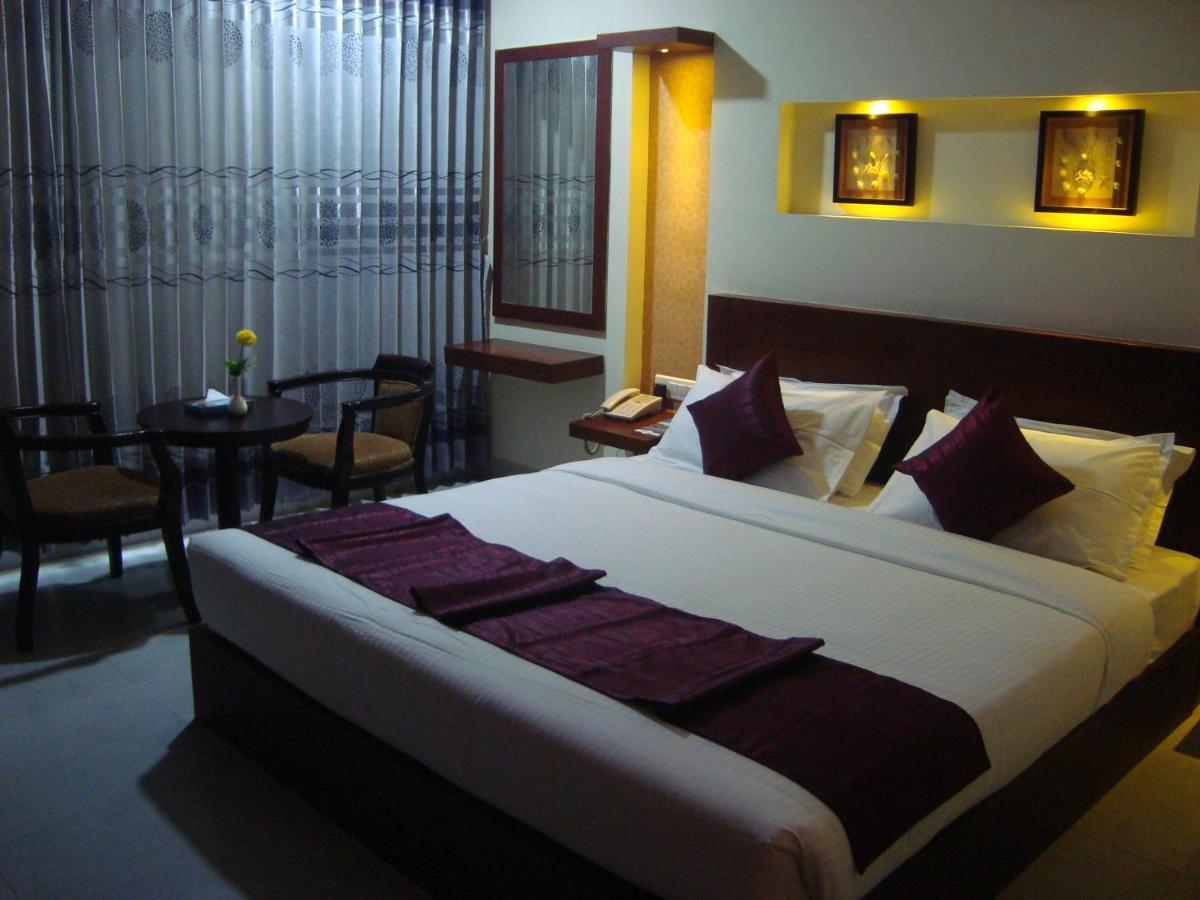 Rouba Residency Hotel Ponnāni Buitenkant foto