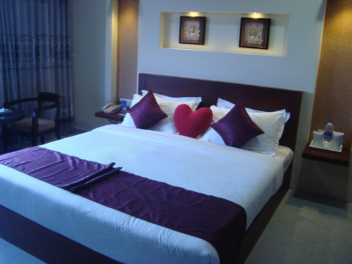 Rouba Residency Hotel Ponnāni Buitenkant foto