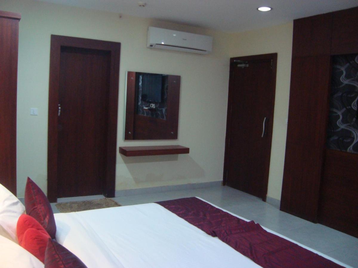 Rouba Residency Hotel Ponnāni Buitenkant foto