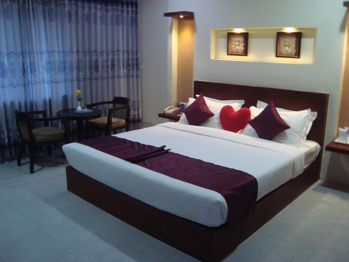 Rouba Residency Hotel Ponnāni Buitenkant foto