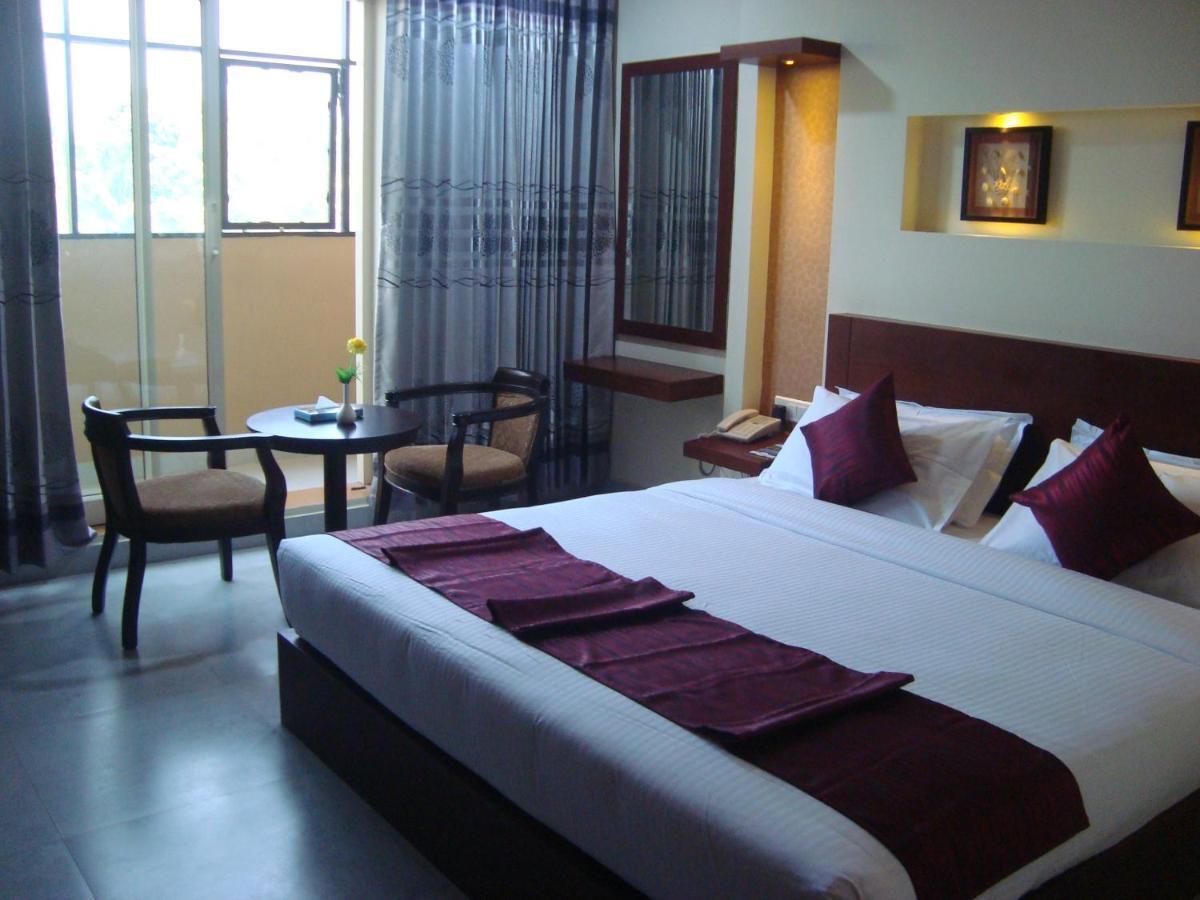 Rouba Residency Hotel Ponnāni Buitenkant foto