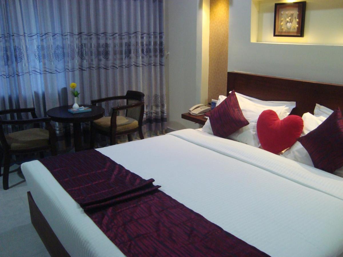 Rouba Residency Hotel Ponnāni Buitenkant foto