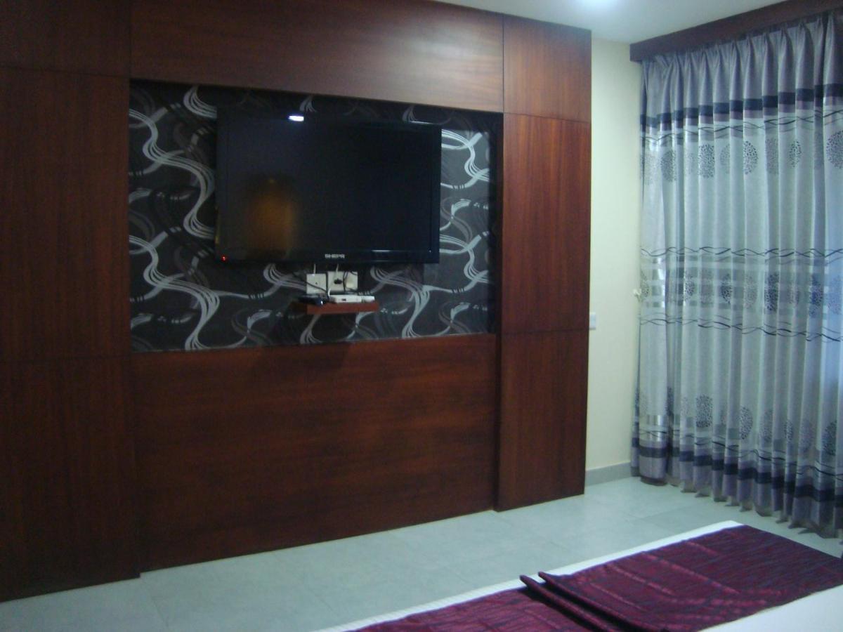 Rouba Residency Hotel Ponnāni Buitenkant foto
