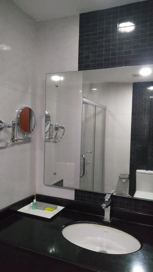 Rouba Residency Hotel Ponnāni Buitenkant foto
