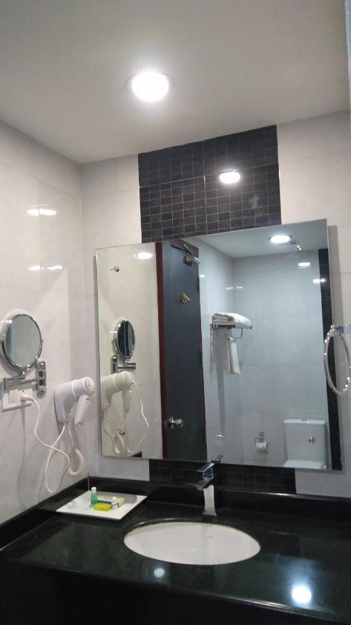 Rouba Residency Hotel Ponnāni Buitenkant foto