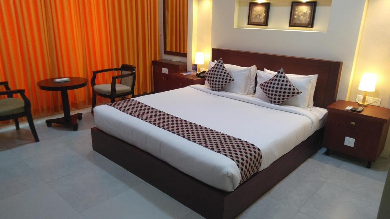 Rouba Residency Hotel Ponnāni Buitenkant foto